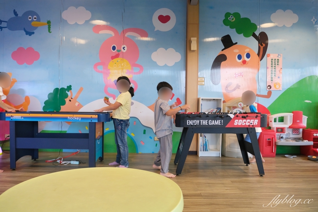 嘉義中埔｜詩情花園渡假村．阿里山下的露營車體驗，晚上還有煙火、放天燈和魔術秀 @飛天璇的口袋