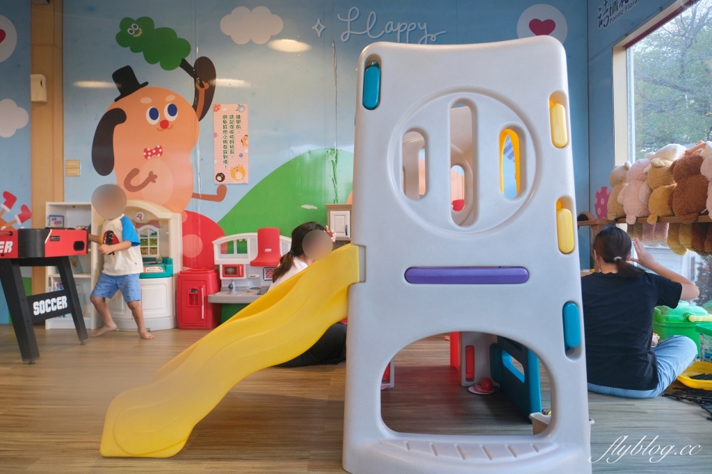 嘉義中埔｜詩情花園渡假村．阿里山下的露營車體驗，晚上還有煙火、放天燈和魔術秀 @飛天璇的口袋