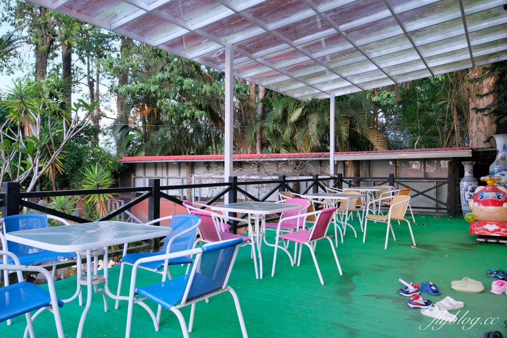 嘉義中埔｜詩情花園渡假村．阿里山下的露營車體驗，晚上還有煙火、放天燈和魔術秀 @飛天璇的口袋