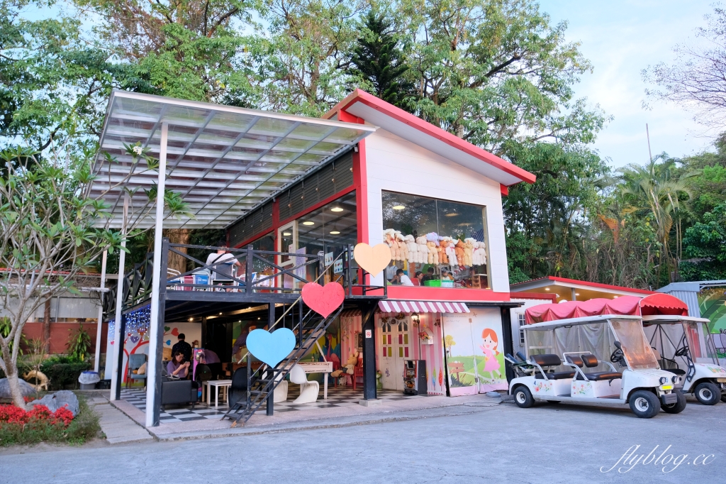 嘉義中埔｜詩情花園渡假村．阿里山下的露營車體驗，晚上還有煙火、放天燈和魔術秀 @飛天璇的口袋