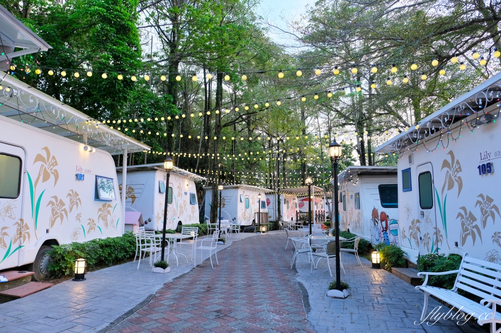 嘉義中埔｜詩情花園渡假村．阿里山下的露營車體驗，晚上還有煙火、放天燈和魔術秀 @飛天璇的口袋