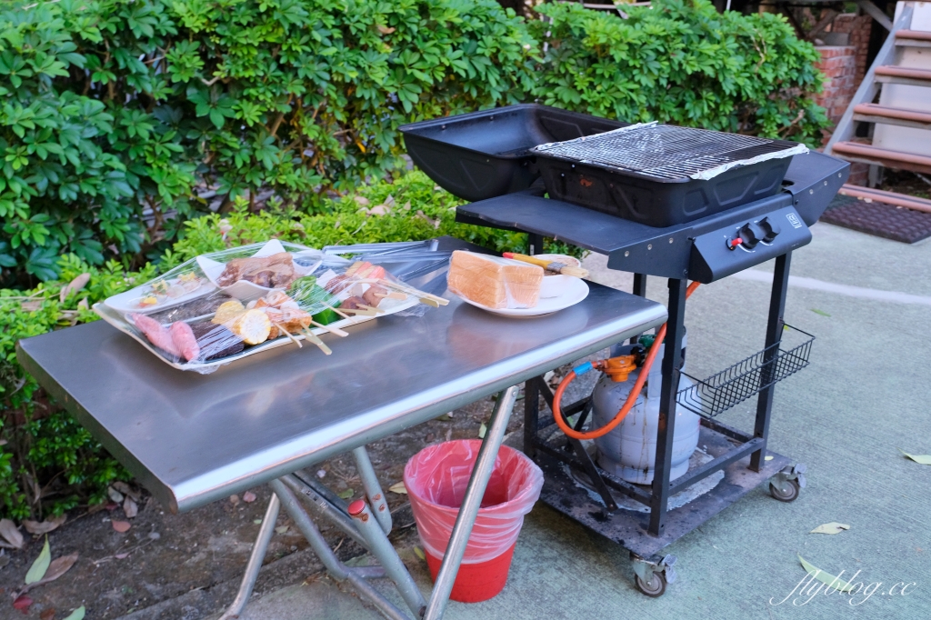 嘉義中埔｜詩情花園渡假村．阿里山下的露營車體驗，晚上還有煙火、放天燈和魔術秀 @飛天璇的口袋