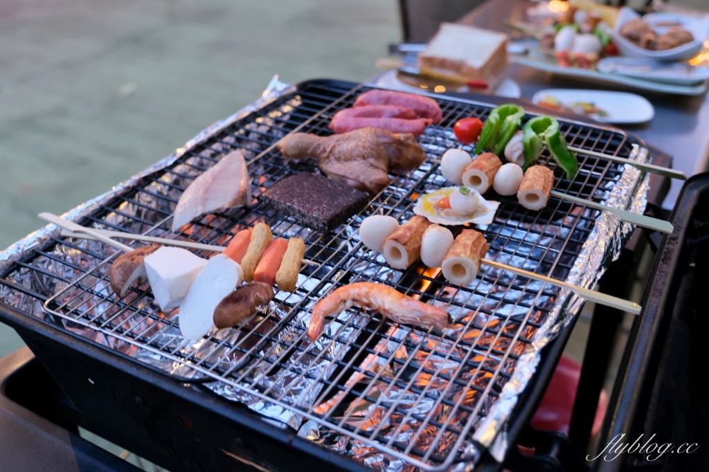 嘉義中埔｜詩情花園渡假村．阿里山下的露營車體驗，晚上還有煙火、放天燈和魔術秀 @飛天璇的口袋