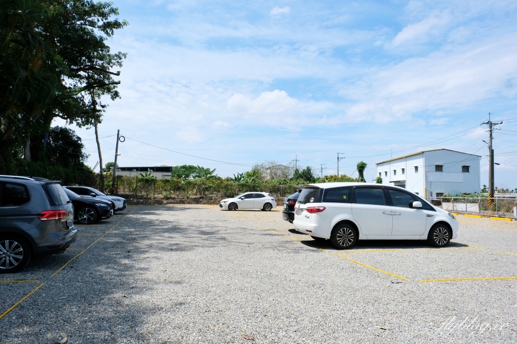 嘉義中埔｜詩情花園渡假村．阿里山下的露營車體驗，晚上還有煙火、放天燈和魔術秀 @飛天璇的口袋