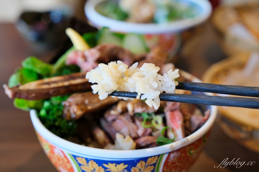 南投草屯｜宮本武丼．大份量直火燒肉丼，湯品、飲料、冰淇淋無限供應 @飛天璇的口袋