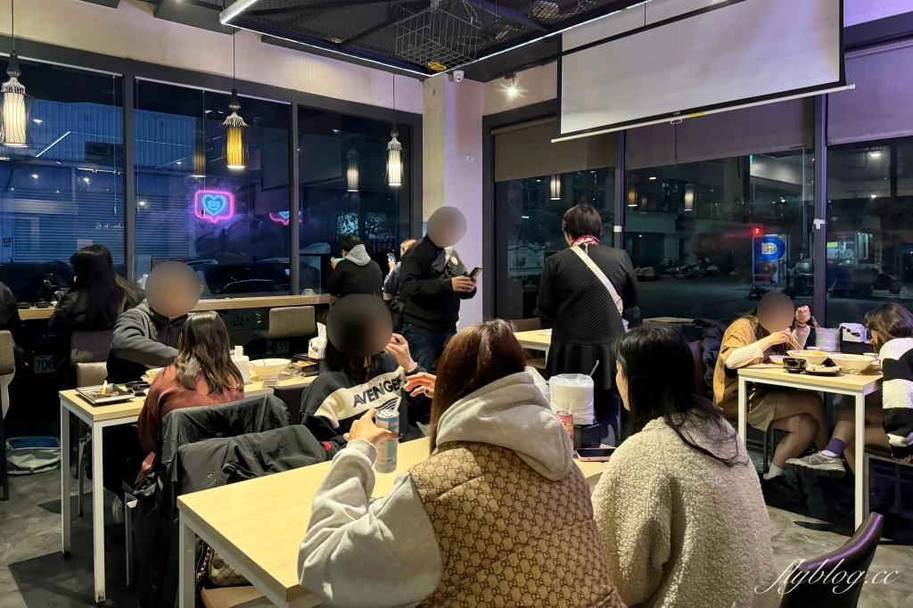台中西屯｜Black韓noodle．韓國老闆開的韓式餐廳，韓國Youtuber推薦逢甲美食 @飛天璇的口袋