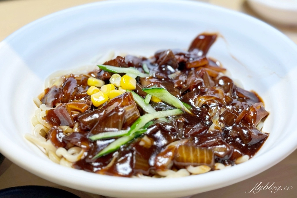 台中西屯｜Black韓noodle．韓國老闆開的韓式餐廳，韓國Youtuber推薦逢甲美食 @飛天璇的口袋