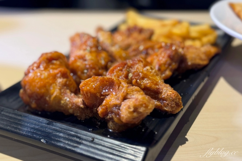 台中西屯｜Black韓noodle．韓國老闆開的韓式餐廳，韓國Youtuber推薦逢甲美食 @飛天璇的口袋