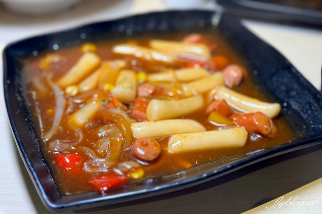 台中西屯｜Black韓noodle．韓國老闆開的韓式餐廳，韓國Youtuber推薦逢甲美食 @飛天璇的口袋