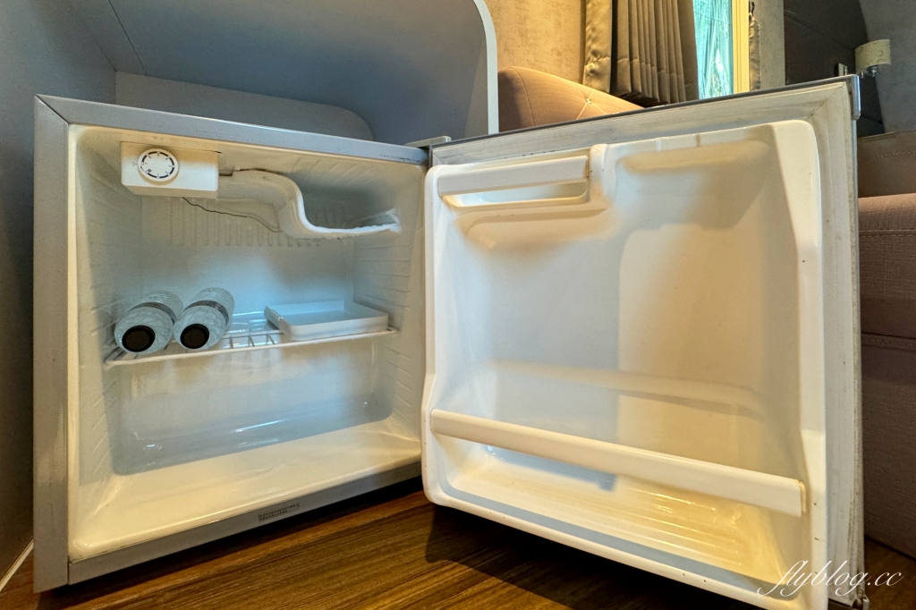 嘉義中埔｜詩情花園渡假村．阿里山下的露營車體驗，晚上還有煙火、放天燈和魔術秀 @飛天璇的口袋