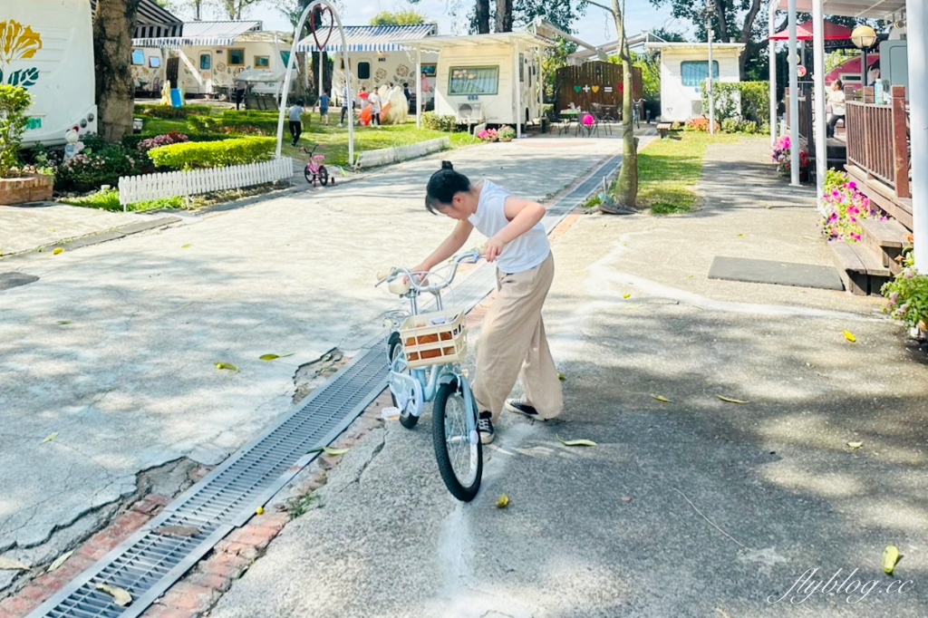 嘉義中埔｜詩情花園渡假村．阿里山下的露營車體驗，晚上還有煙火、放天燈和魔術秀 @飛天璇的口袋