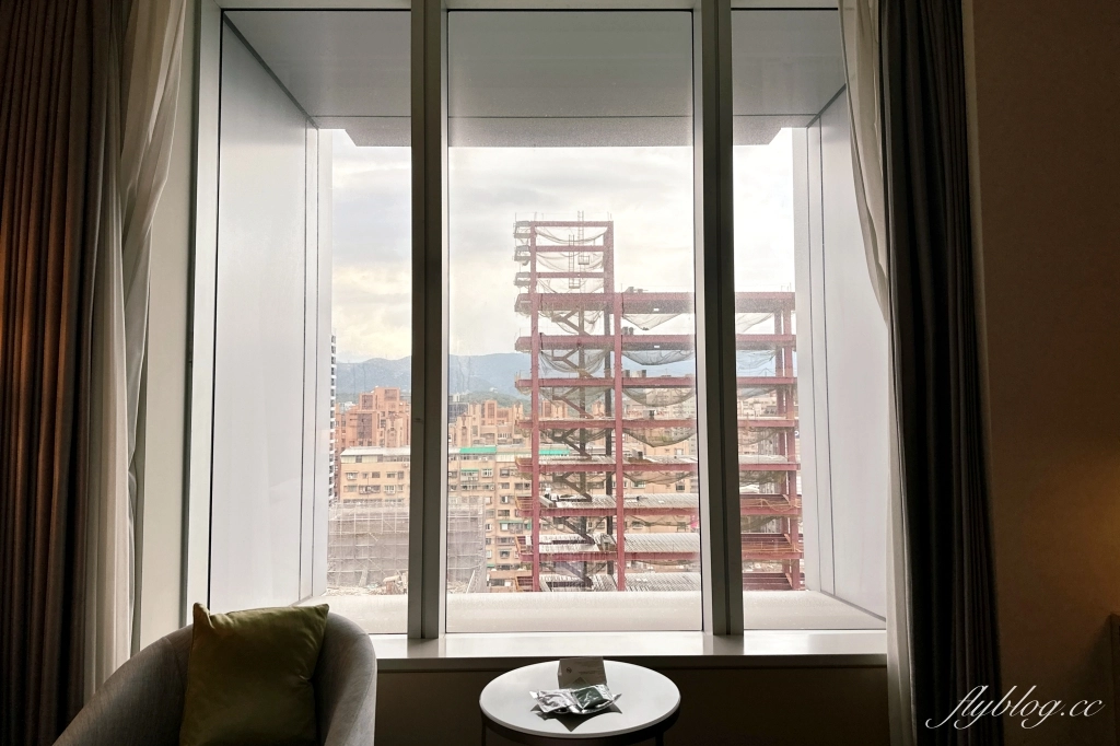 台北南港｜台北六福萬怡酒店．南港車站出站就到，樓下是CityLink購物商場 @飛天璇的口袋