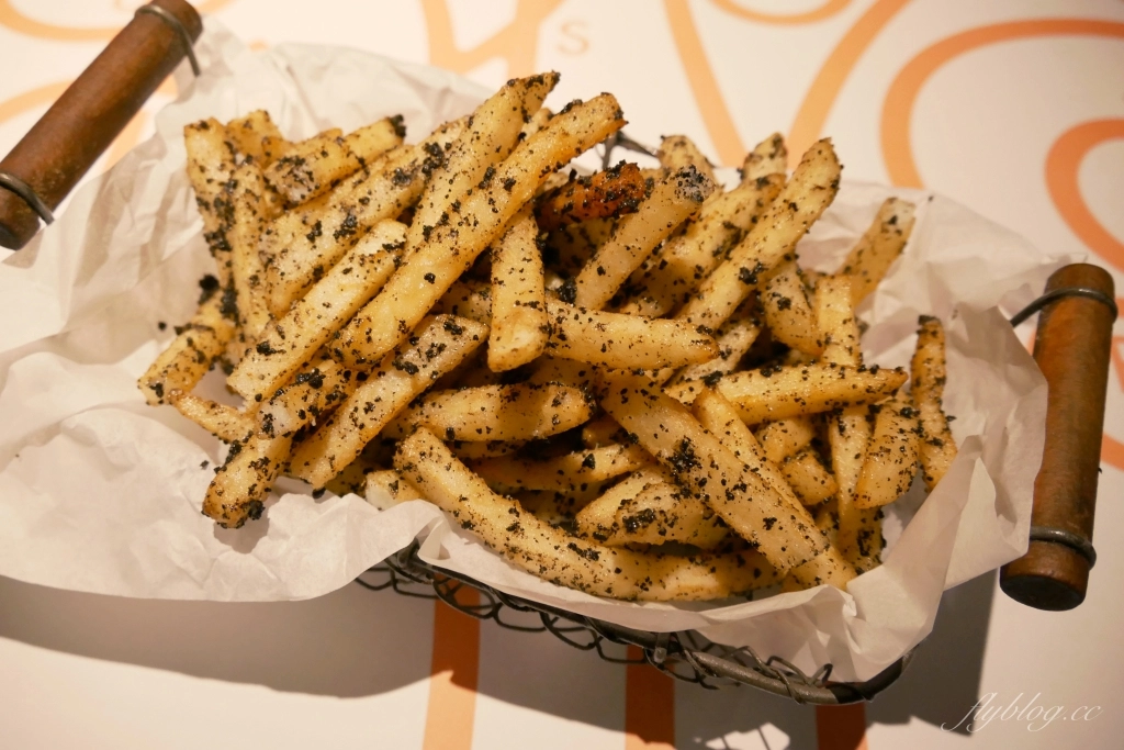 台中南屯｜皮諾可可 PINOCOCO．星野集團義式餐廳，坐落於公益路商圈唯美建築 @飛天璇的口袋