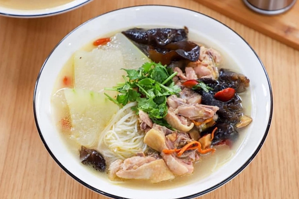 澳門半島｜榮暉咖啡美食．必點馳名雞米湯，大三巴牌坊周邊美食 @飛天璇的口袋