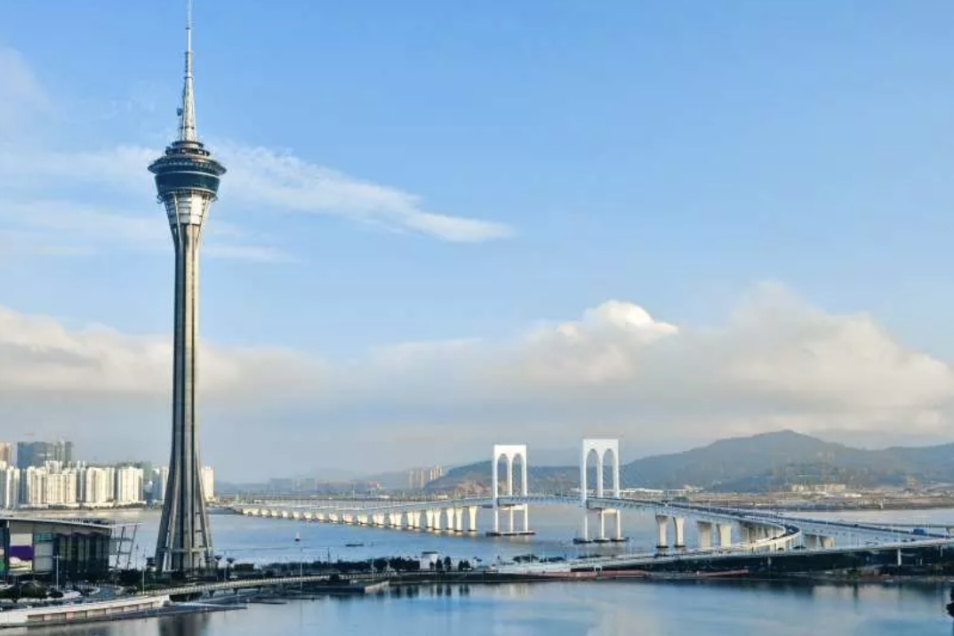 澳門旅遊｜澳門旅遊塔．360度旋轉百匯午餐，60樓吃到飽欣賞澳門美景 @飛天璇的口袋