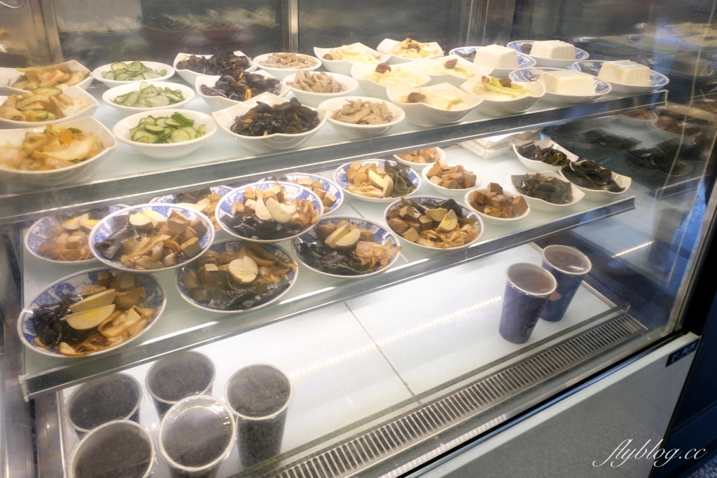 金門金城｜雨川食堂．吃得到高梁肉燥飯和一條根雞湯，將金門戰地滋味重新演繹 @飛天璇的口袋