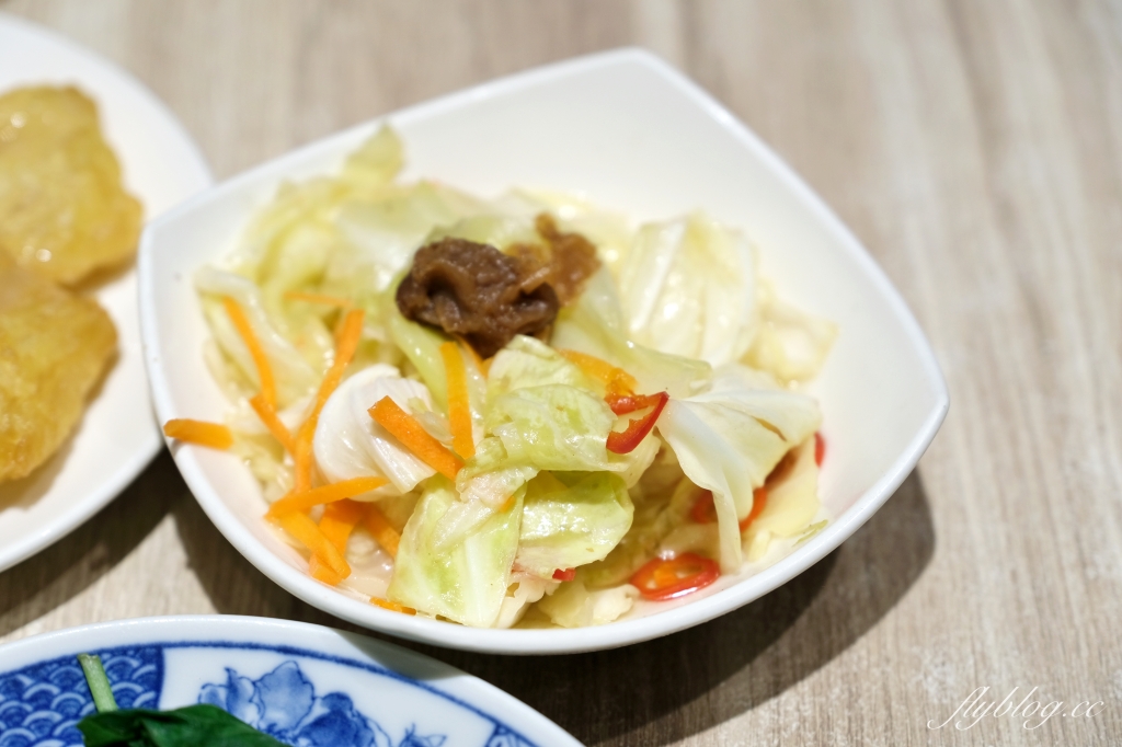 金門金城｜雨川食堂．吃得到高梁肉燥飯和一條根雞湯，將金門戰地滋味重新演繹 @飛天璇的口袋