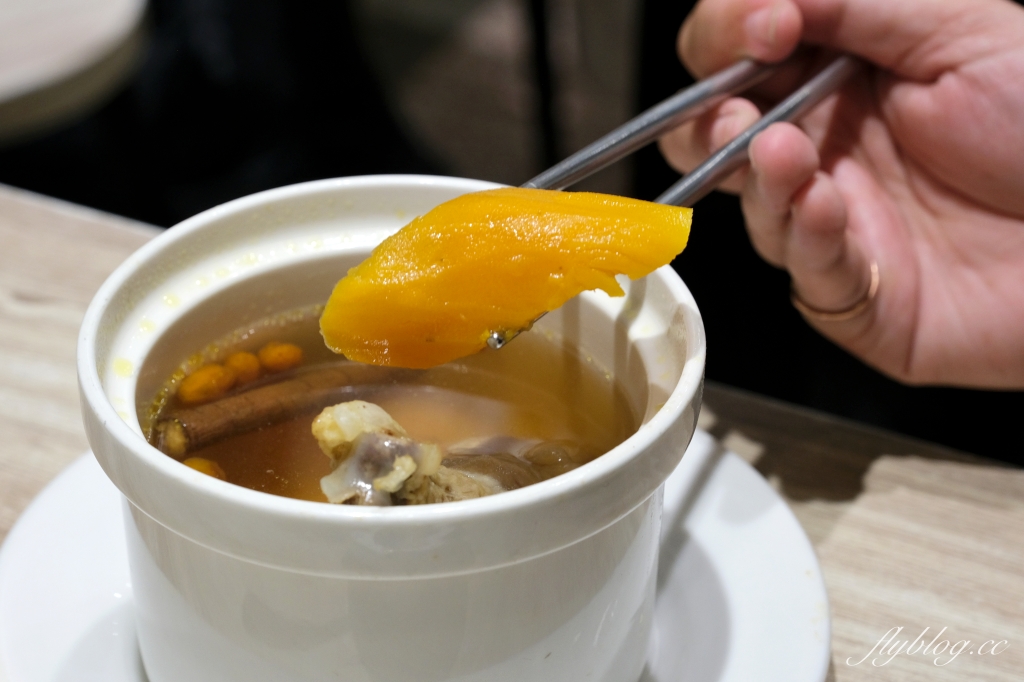 金門金城｜雨川食堂．吃得到高梁肉燥飯和一條根雞湯，將金門戰地滋味重新演繹 @飛天璇的口袋