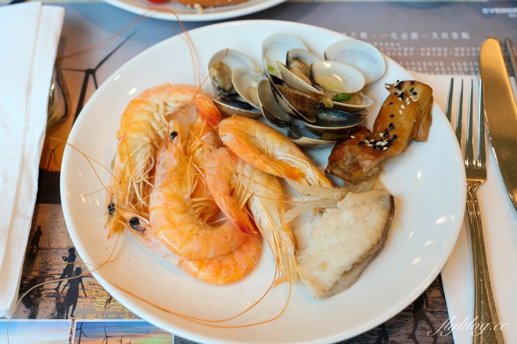 台中西屯｜長榮桂冠酒店．下午茶百匯吃到飽，用餐空間舒適明亮 @飛天璇的口袋