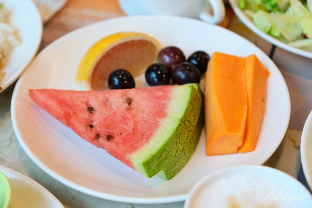 台中西屯｜長榮桂冠酒店．下午茶百匯吃到飽，用餐空間舒適明亮 @飛天璇的口袋