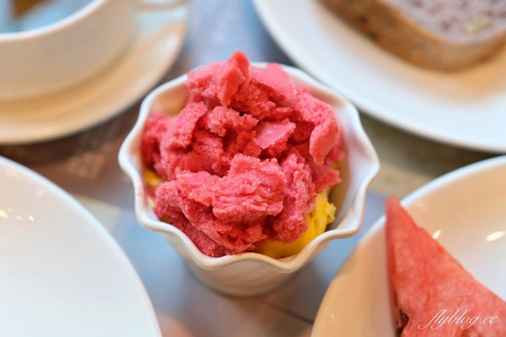 台中西屯｜長榮桂冠酒店．下午茶百匯吃到飽，用餐空間舒適明亮 @飛天璇的口袋