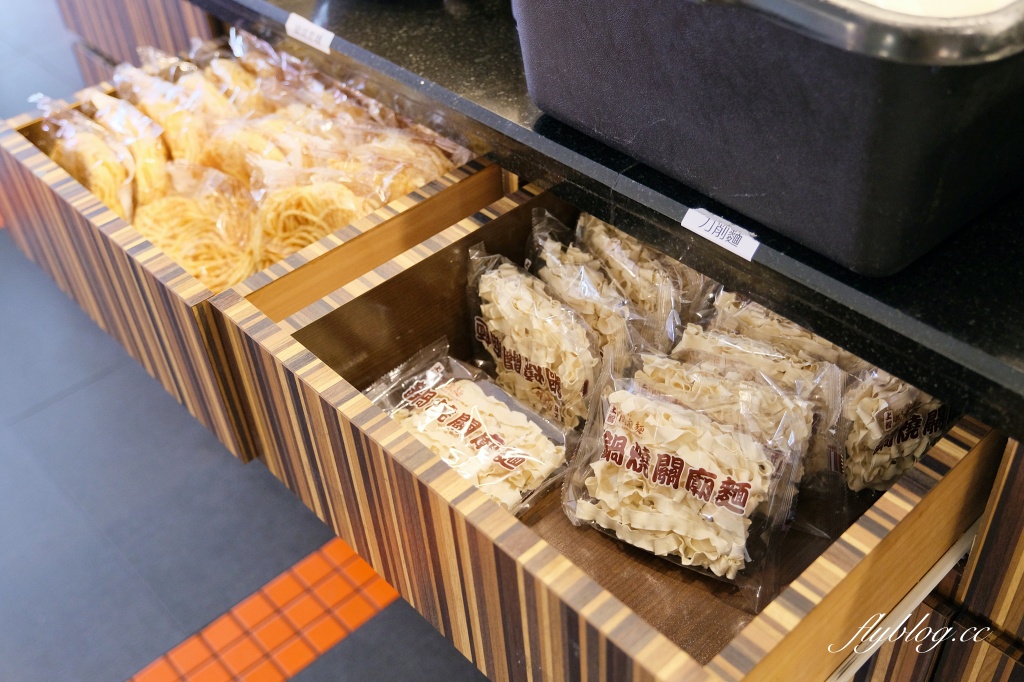 台中西屯｜狂一鍋．網路票選10大必吃台式火鍋，鎮店之寶狂銷200座101大樓 @飛天璇的口袋