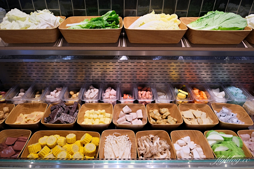 台中東區｜肉多多火鍋．全台連鎖火鍋網路聲量連續三年第一名， 40種蔬菜火鍋料無限供應是蔬食者的天堂 @飛天璇的口袋