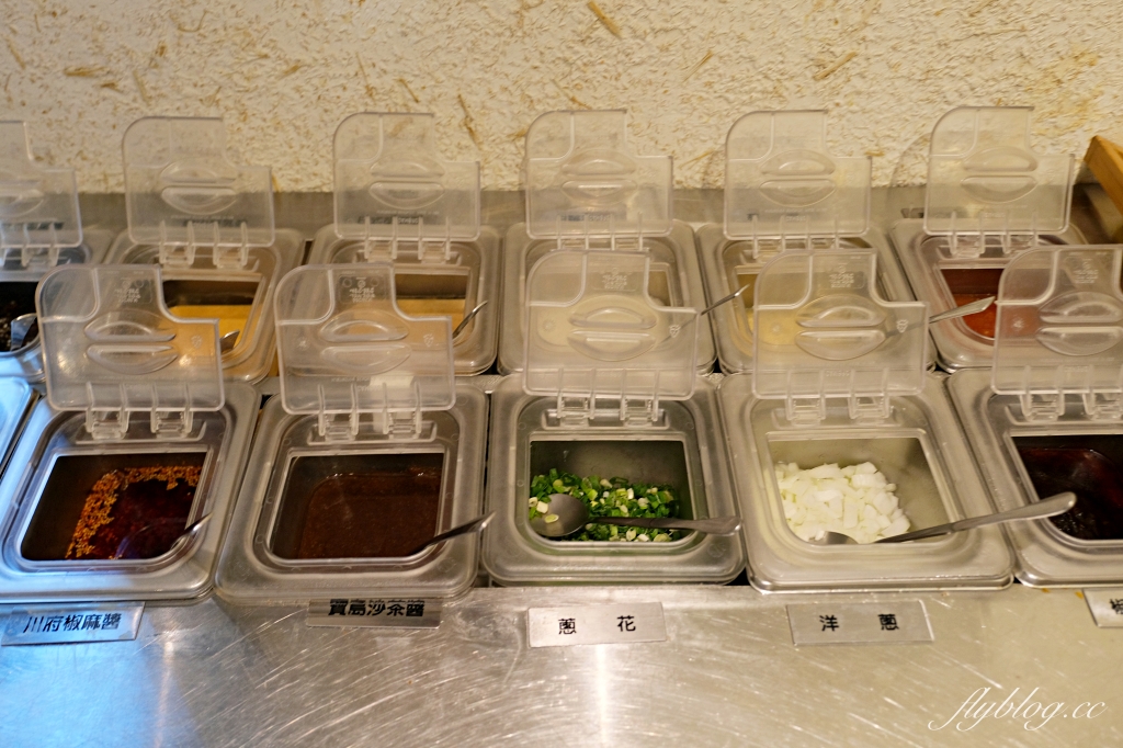 台中東區｜肉多多火鍋．全台連鎖火鍋網路聲量連續三年第一名， 40種蔬菜火鍋料無限供應是蔬食者的天堂 @飛天璇的口袋