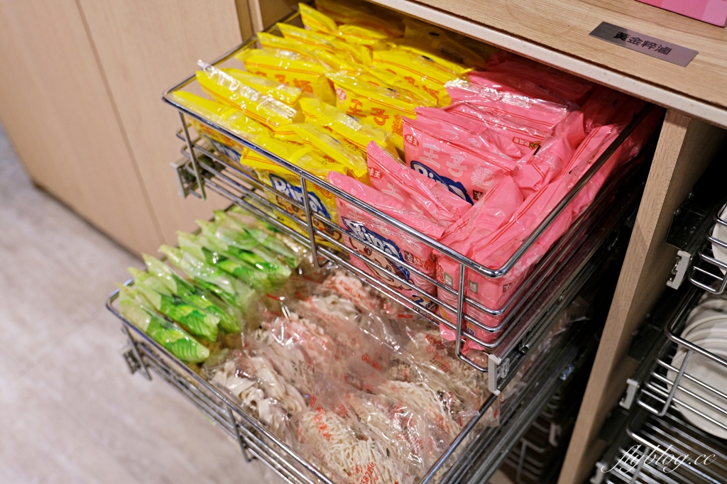 台中東區｜肉多多火鍋．全台連鎖火鍋網路聲量連續三年第一名， 40種蔬菜火鍋料無限供應是蔬食者的天堂 @飛天璇的口袋