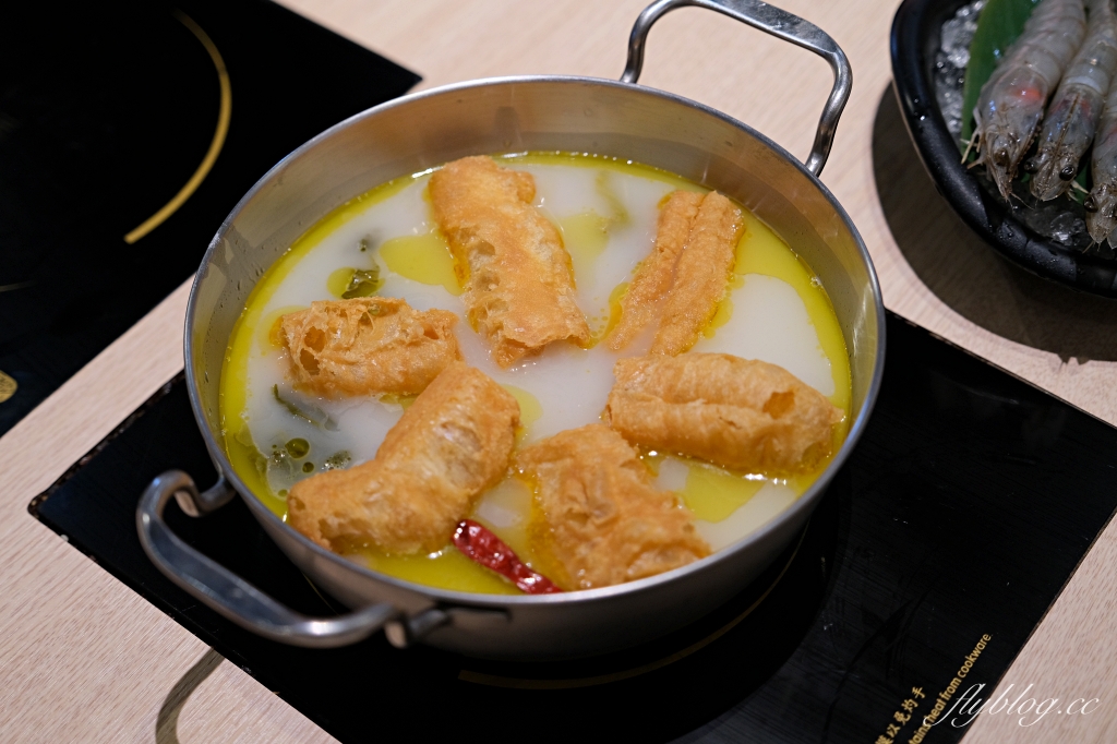 台中東區｜肉多多火鍋．全台連鎖火鍋網路聲量連續三年第一名， 40種蔬菜火鍋料無限供應是蔬食者的天堂 @飛天璇的口袋