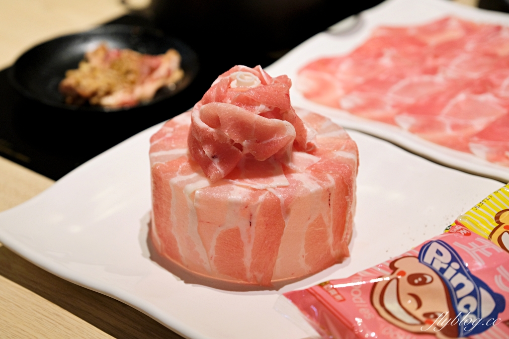 台中東區｜肉多多火鍋．全台連鎖火鍋網路聲量連續三年第一名， 40種蔬菜火鍋料無限供應是蔬食者的天堂 @飛天璇的口袋