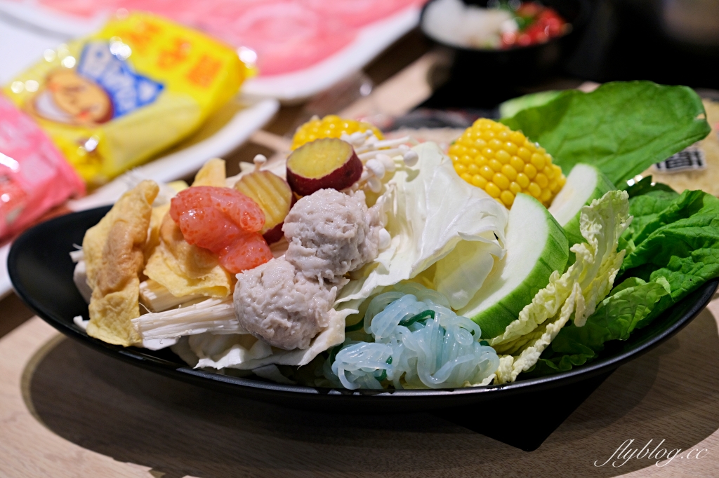 台中東區｜肉多多火鍋．全台連鎖火鍋網路聲量連續三年第一名， 40種蔬菜火鍋料無限供應是蔬食者的天堂 @飛天璇的口袋