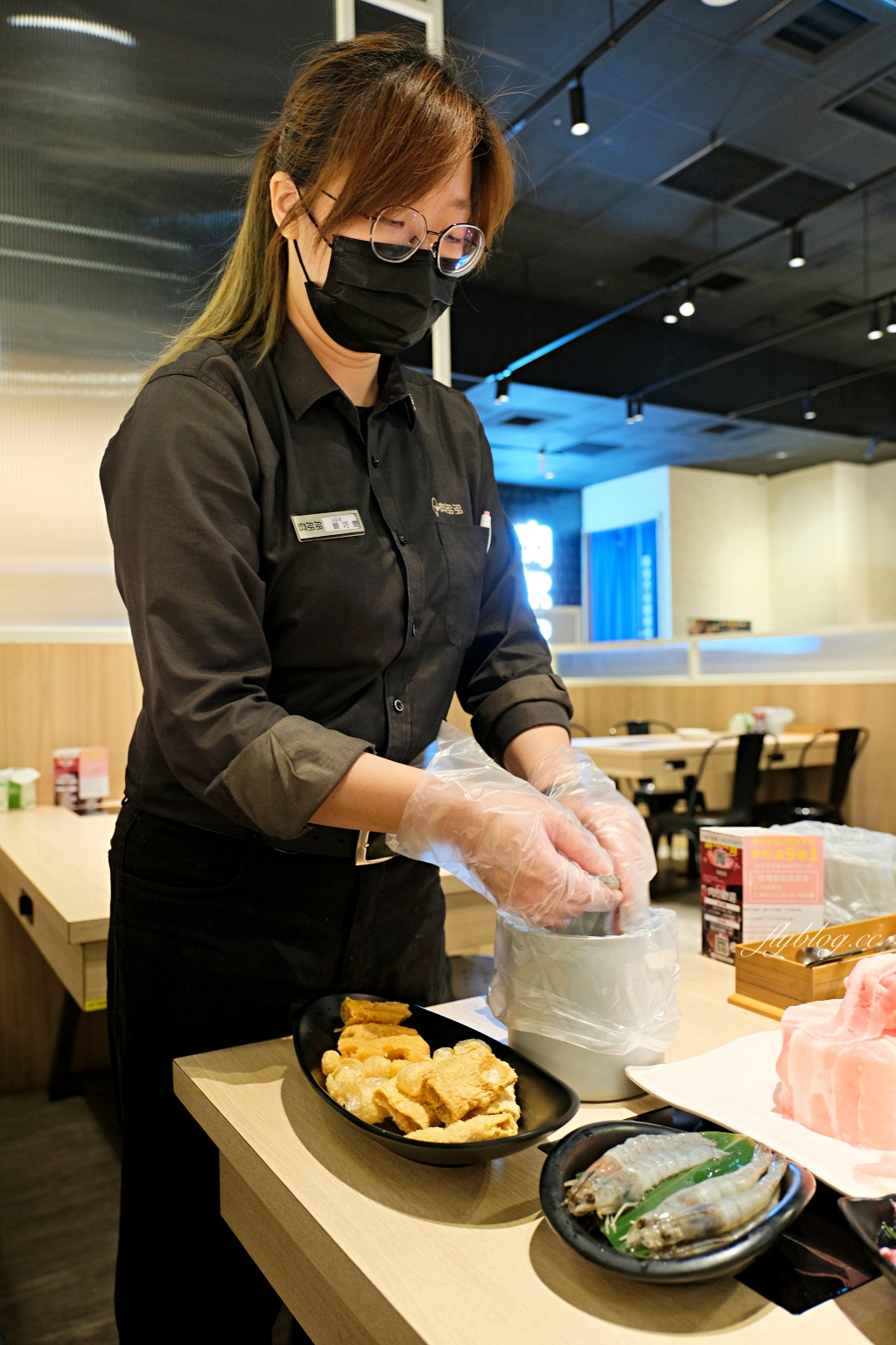 台中東區｜肉多多火鍋．全台連鎖火鍋網路聲量連續三年第一名， 40種蔬菜火鍋料無限供應是蔬食者的天堂 @飛天璇的口袋
