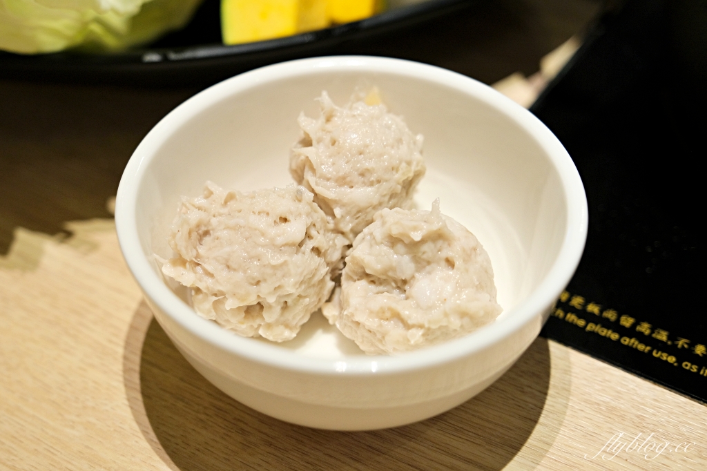 台中東區｜肉多多火鍋．全台連鎖火鍋網路聲量連續三年第一名， 40種蔬菜火鍋料無限供應是蔬食者的天堂 @飛天璇的口袋