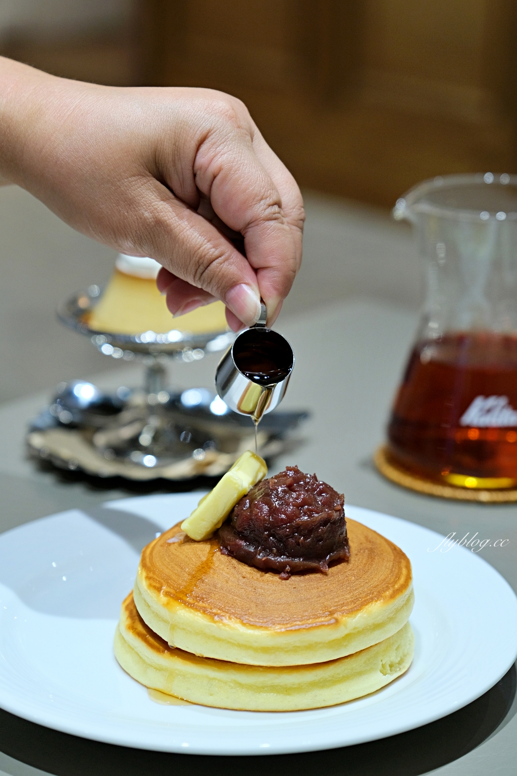 台中中區｜喫茶月滿．台中老城區和洋咖啡館，旋轉樓梯二樓就是小書店 @飛天璇的口袋