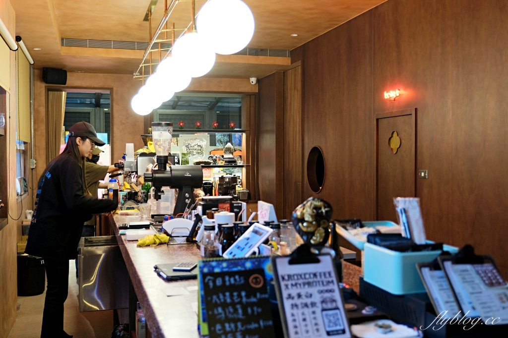 台中北區｜KroX Coffee HQ．充滿復古風情的咖啡館，週末假日營業到深夜 @飛天璇的口袋