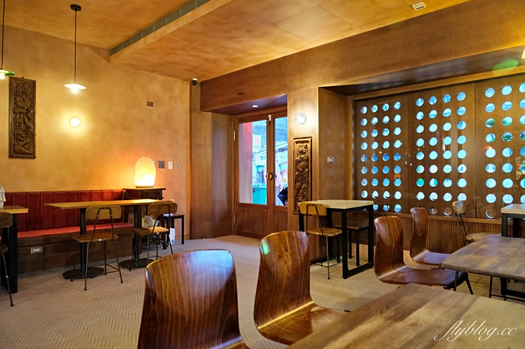 台中北區|KroX Coffee HQ.充滿復古風情的咖啡館,週末假日營業到深夜 @飛天璇的口袋 台中北區|KroX Coffee HQ.充滿復古風情的咖啡館,週末假日營業到深夜 @飛天璇的口袋