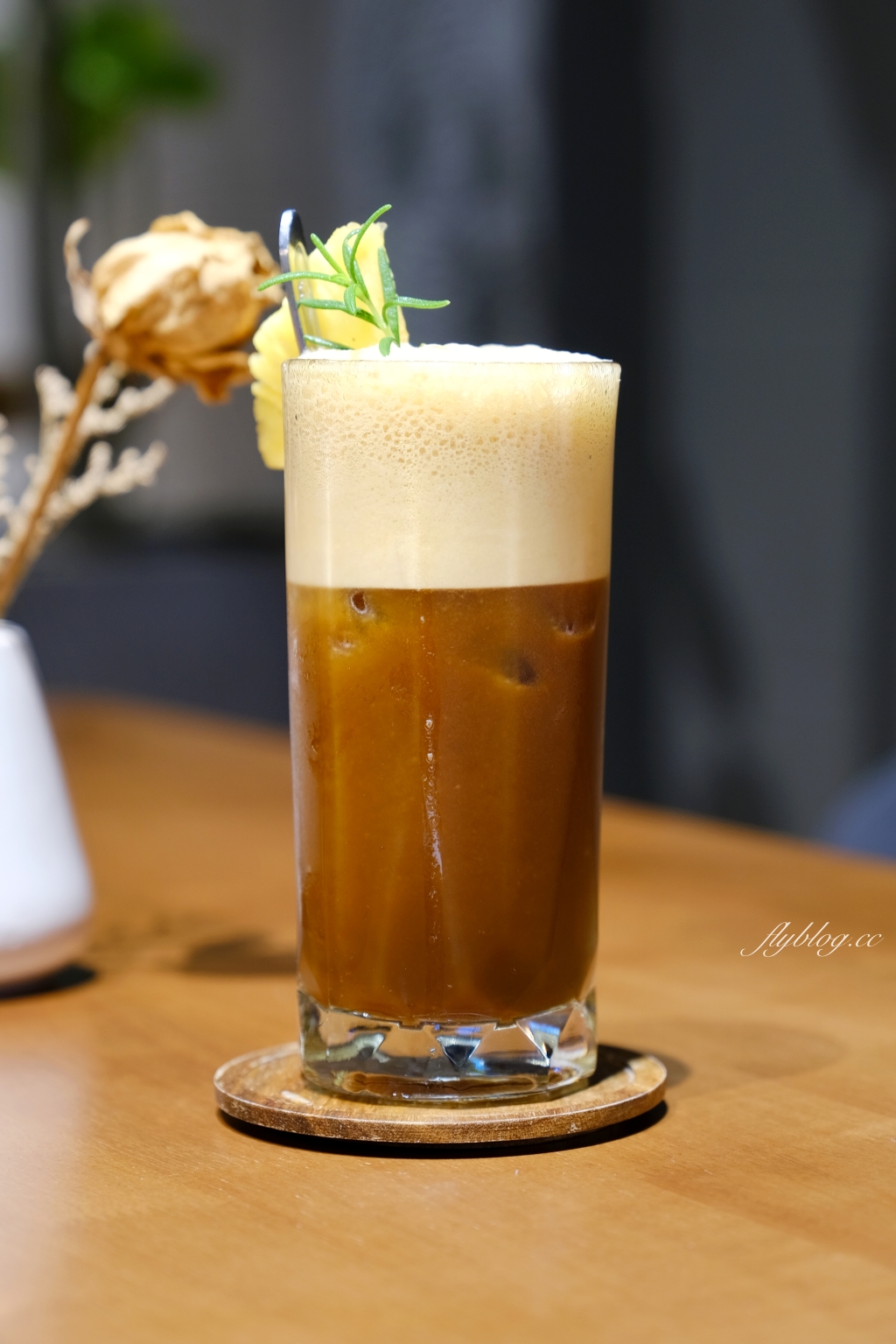 台中西區｜OZM 啢男咖啡甜點．台中超好吃肉桂捲，兩個年輕男生開的咖啡甜點店 @飛天璇的口袋