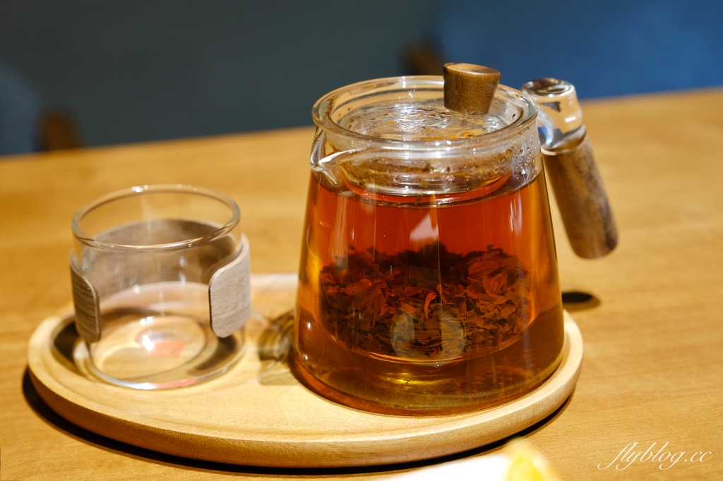 台中西區｜OZM 啢男咖啡甜點．台中超好吃肉桂捲，兩個年輕男生開的咖啡甜點店 @飛天璇的口袋