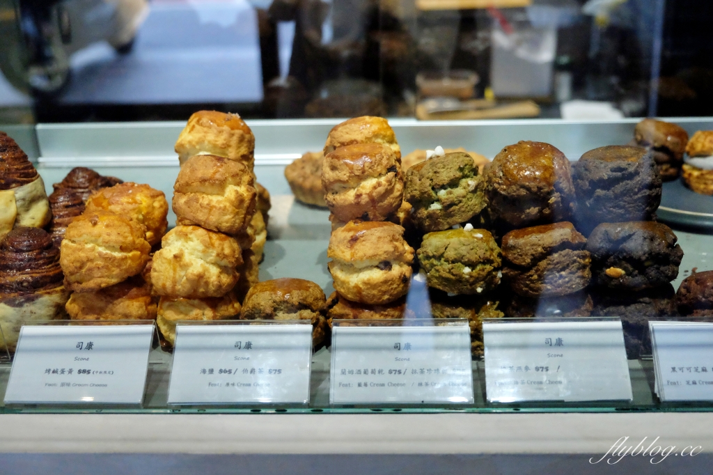 台中西區｜OZM 啢男咖啡甜點．台中超好吃肉桂捲，兩個年輕男生開的咖啡甜點店 @飛天璇的口袋