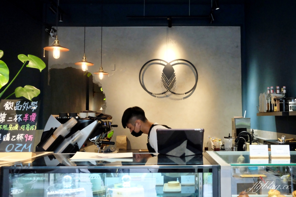 台中西區｜OZM 啢男咖啡甜點．台中超好吃肉桂捲，兩個年輕男生開的咖啡甜點店 @飛天璇的口袋