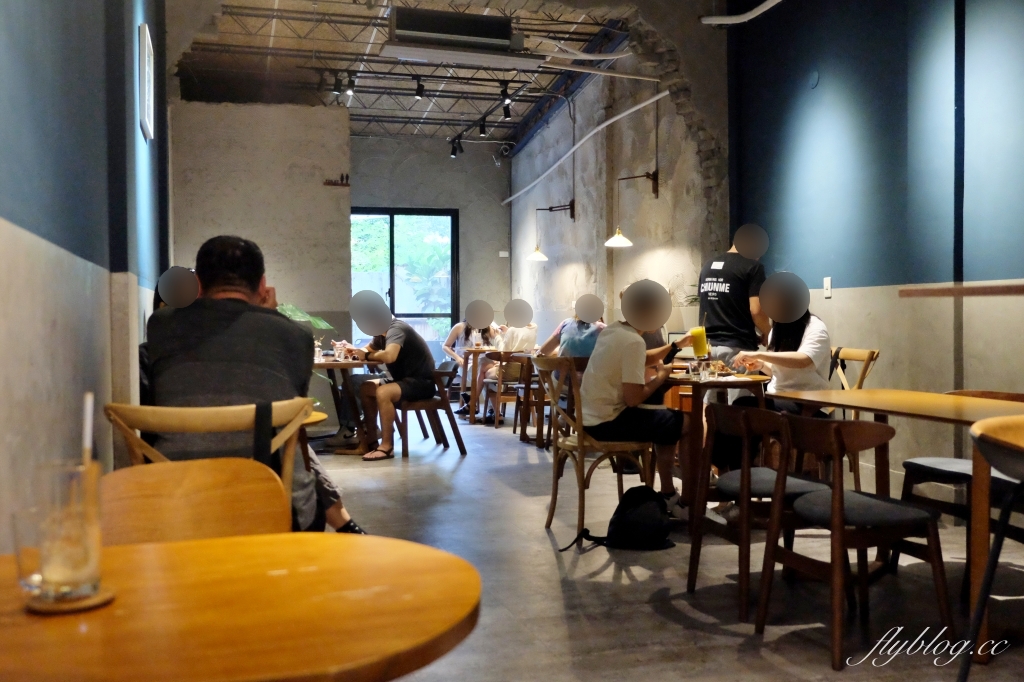 台中西區｜OZM 啢男咖啡甜點．台中超好吃肉桂捲，兩個年輕男生開的咖啡甜點店 @飛天璇的口袋