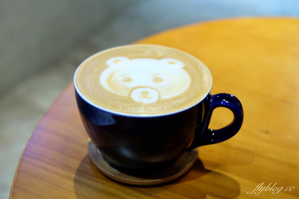 台中西區｜OZM 啢男咖啡甜點．台中超好吃肉桂捲，兩個年輕男生開的咖啡甜點店 @飛天璇的口袋