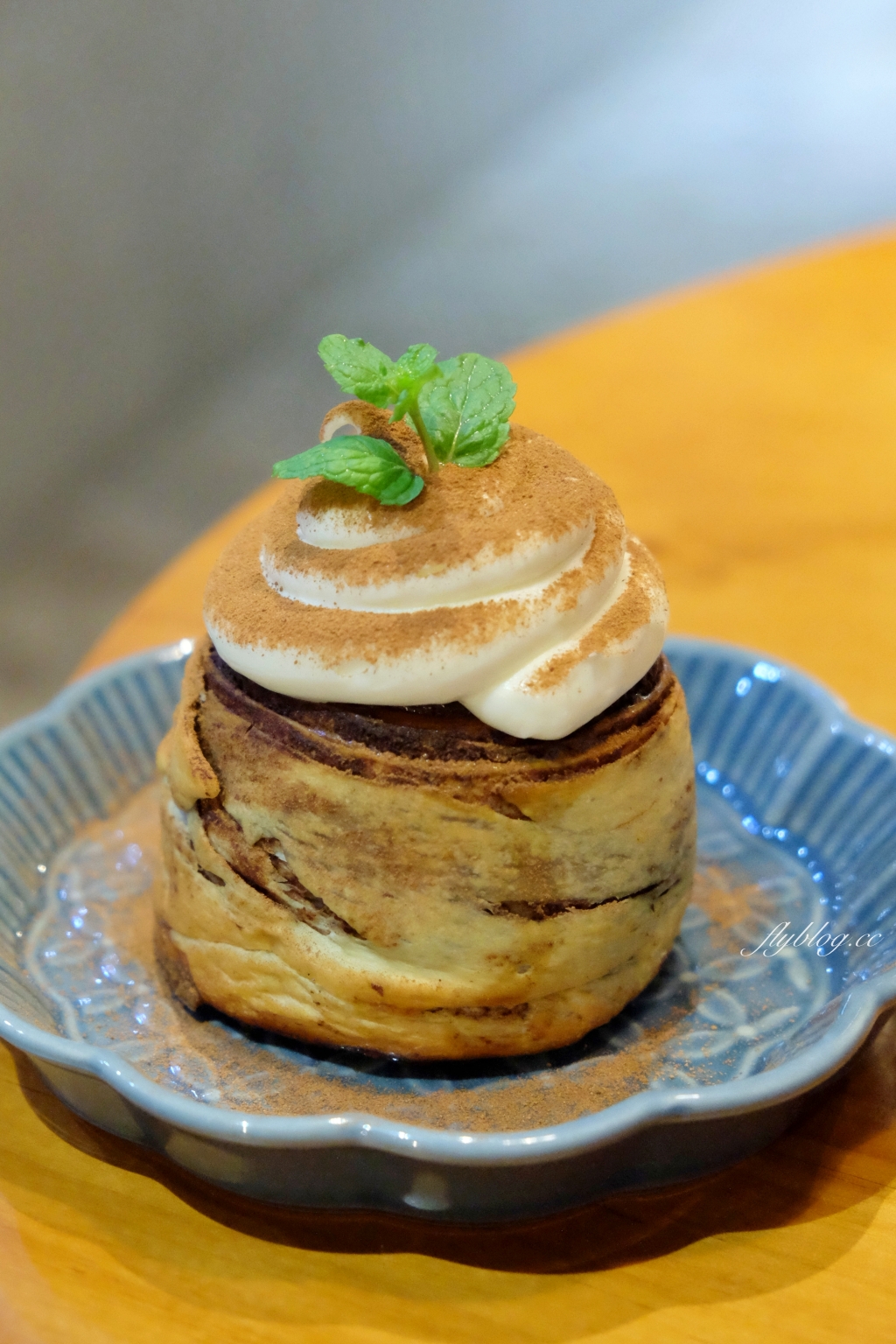 台中西區｜OZM 啢男咖啡甜點．台中超好吃肉桂捲，兩個年輕男生開的咖啡甜點店 @飛天璇的口袋