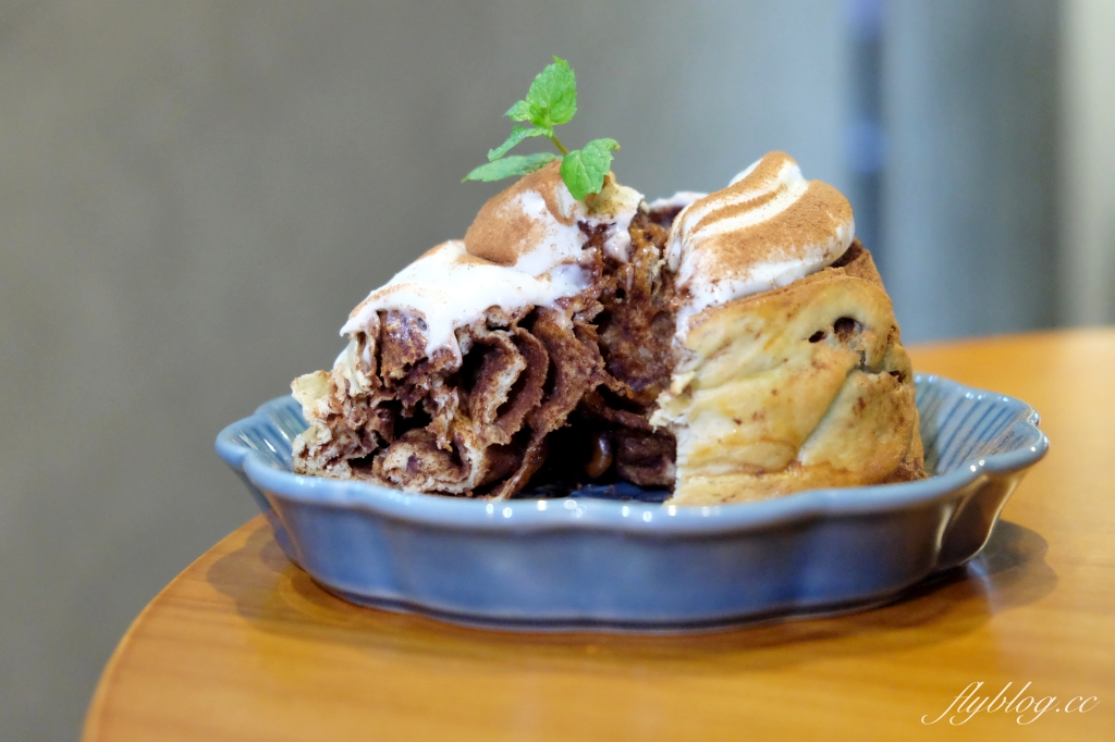 台中西區｜OZM 啢男咖啡甜點．台中超好吃肉桂捲，兩個年輕男生開的咖啡甜點店 @飛天璇的口袋