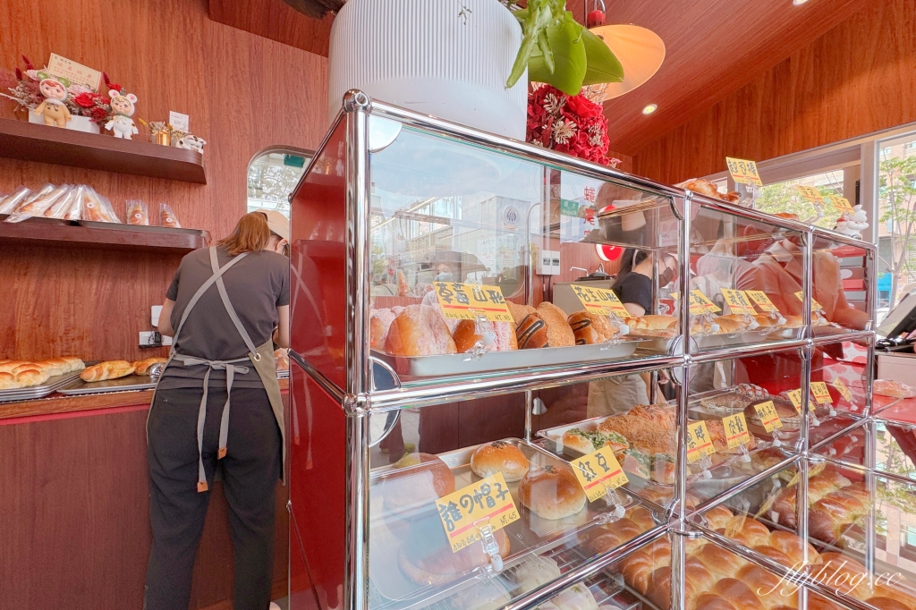 台中南屯｜蜷尾家胖 台中店．台南人氣冰品進駐UR LIVING，必買好吃的台式麵包 @飛天璇的口袋