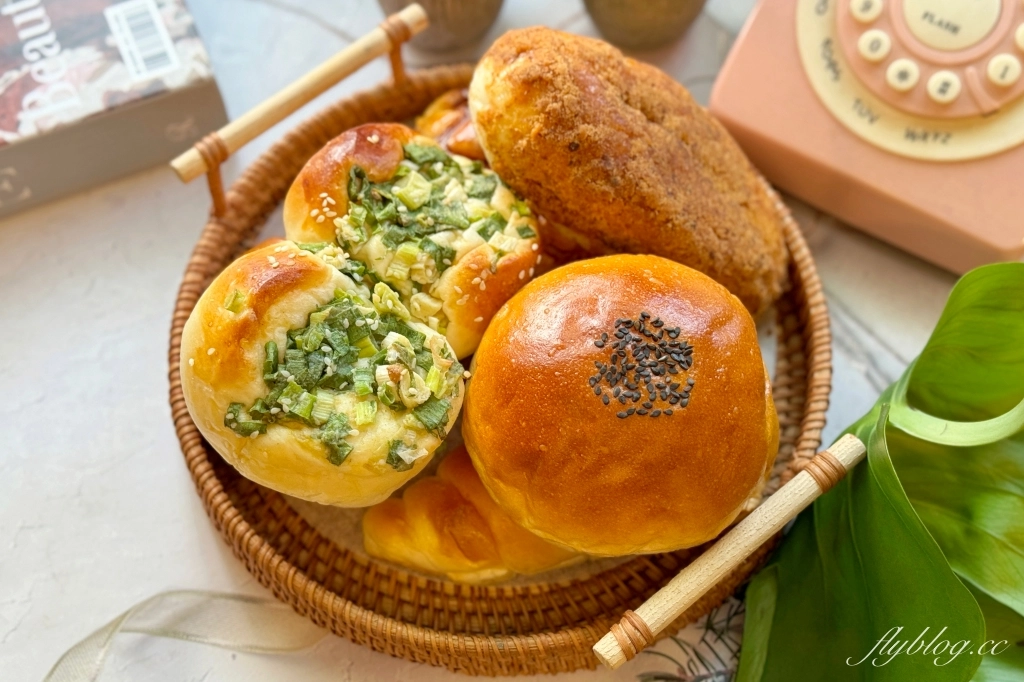 台中南屯｜蜷尾家胖 台中店．台南人氣冰品進駐UR LIVING，必買好吃的台式麵包 @飛天璇的口袋