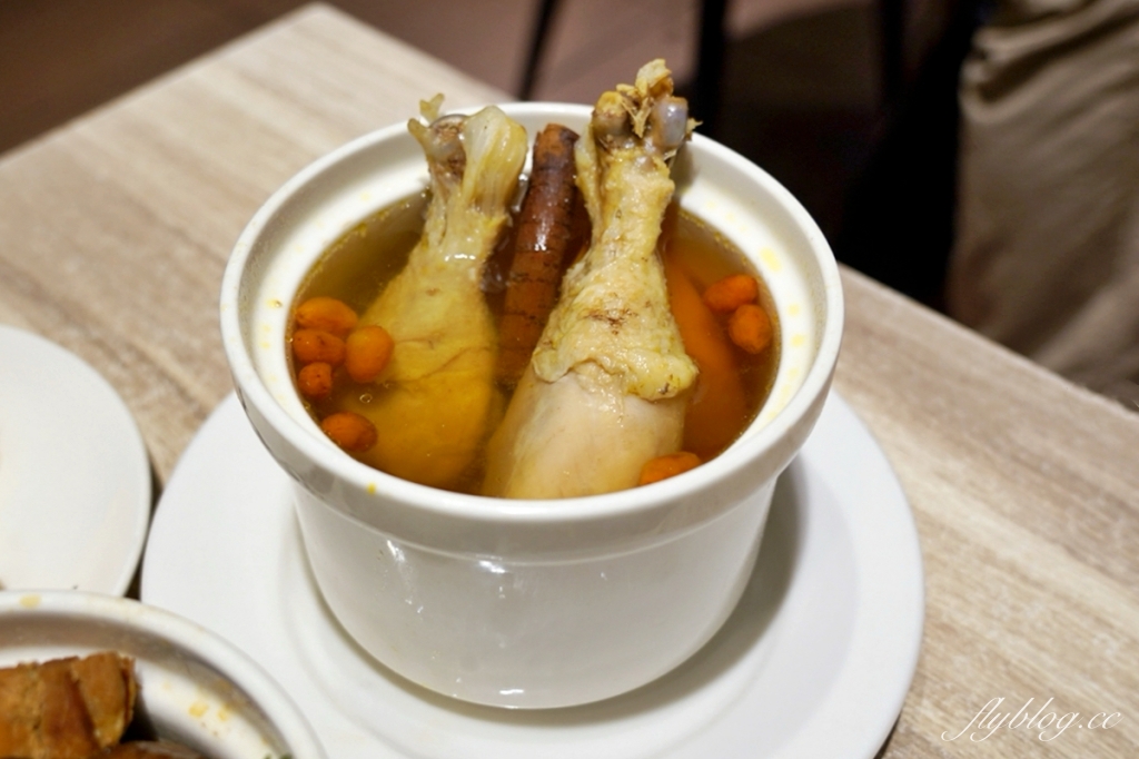 金門金城｜雨川食堂．吃得到高梁肉燥飯和一條根雞湯，將金門戰地滋味重新演繹 @飛天璇的口袋