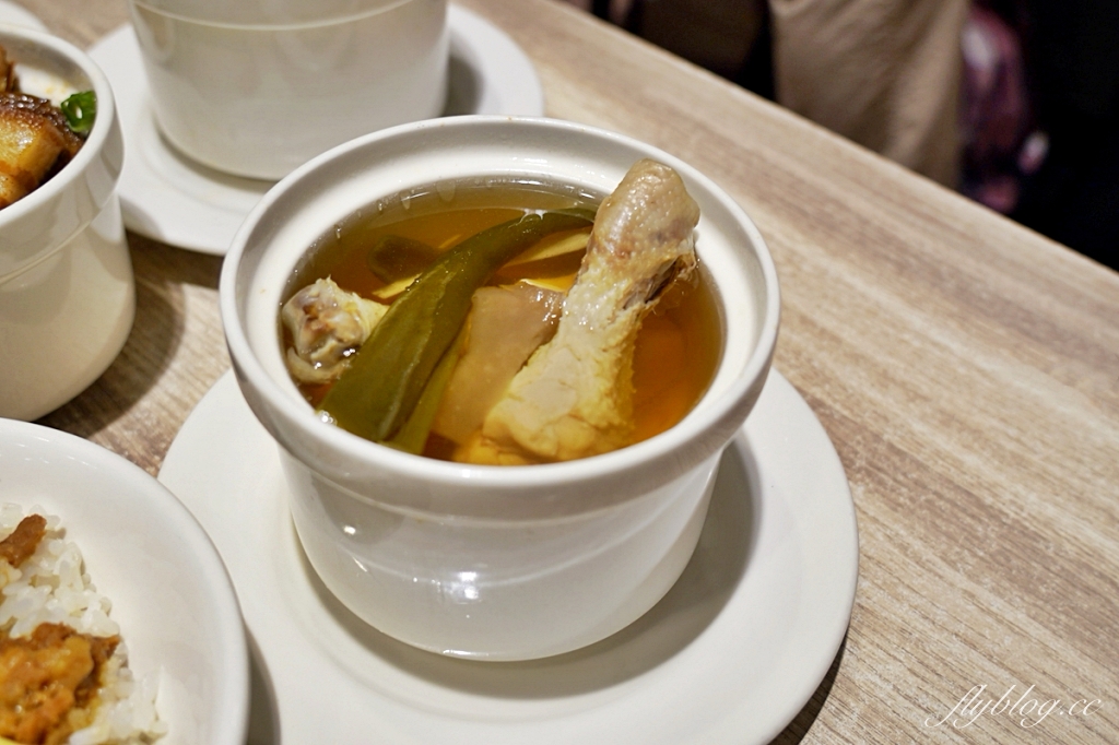 金門金城｜雨川食堂．吃得到高梁肉燥飯和一條根雞湯，將金門戰地滋味重新演繹 @飛天璇的口袋