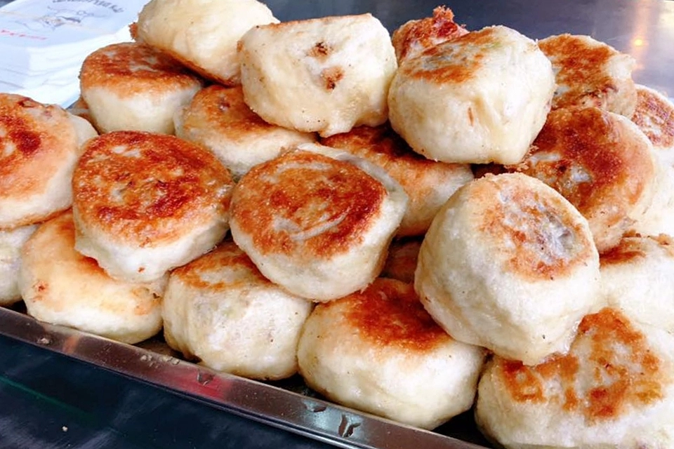 台中北屯｜江媽媽水煎包．水湳市場排隊美食，一天只營業4小時的水煎包 @飛天璇的口袋